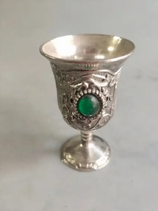 Antica coppa in argento con pietre preziose intarsiate